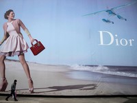 Skandal Merek Fesyen Mewah Meledak, Armani & Dior Diselidiki