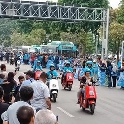 Anies Konvoi Kendaaran Listrik di Jakarta Langit Biru