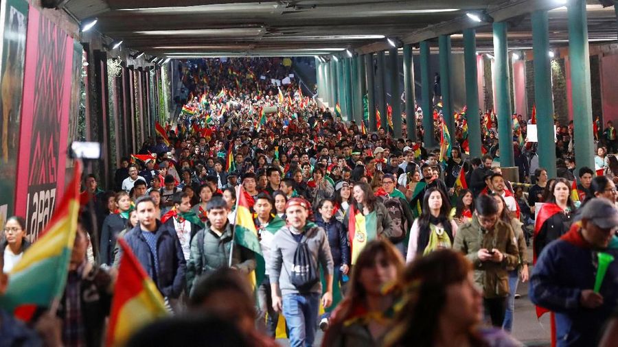 People march during a protest in La Paz, Bolivia October 26, 2019. REUTERS/Kai Pfaffenbach