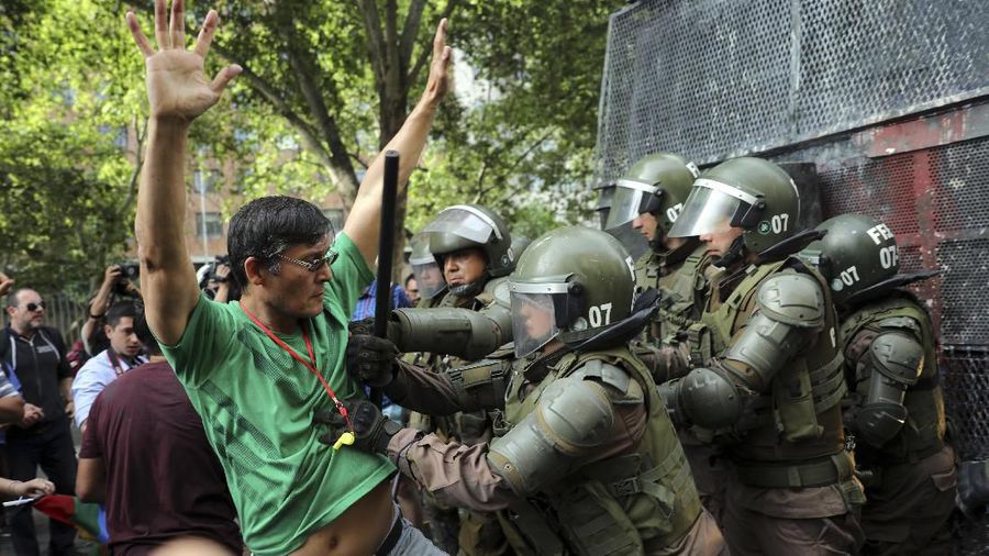 Peristiwa ini merupakan kejadian yang pertama kali terjadi, setelah pemerintah Chile menerapkan asas demokrasi pada 1990.