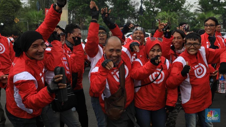 Atribut Bonceng berwarna merah dan putih. Bonceng juga menggunakan tagline 'Ini Dia yang Merah Putih'.