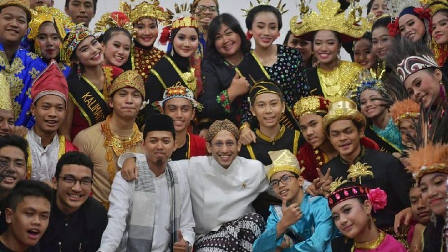 Menteri Pendidikan dan Kebudayaan (Mendikbud), Nadiem Makarim saat memimpin upara sumpah pemuda (Dok. Kemendikbud)