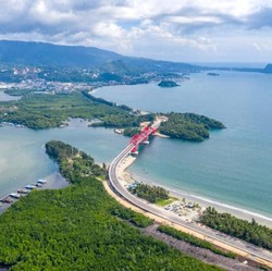 Keren! Indahnya Jembatan Holtekamp dari Udara