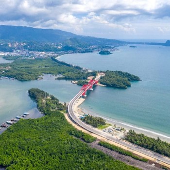 Keren! Indahnya Jembatan Holtekamp dari Udara