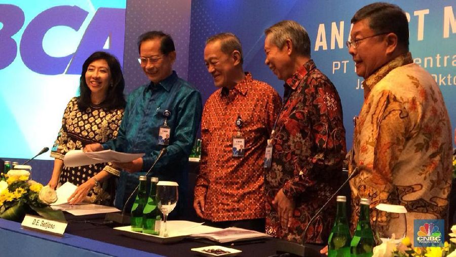 Manajemen PT Bank Central Asia Tbk (BBCA) memberikan penjelasan mengenai kerja sama dengan Alipay dan WeChat. Kerja sama ini bakal digelar tahun depan.