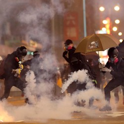 Demo Tak Berujung, Hong Kong Kini Resesi
