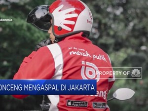 Ojol Bonceng Mengaspal di Jakarta