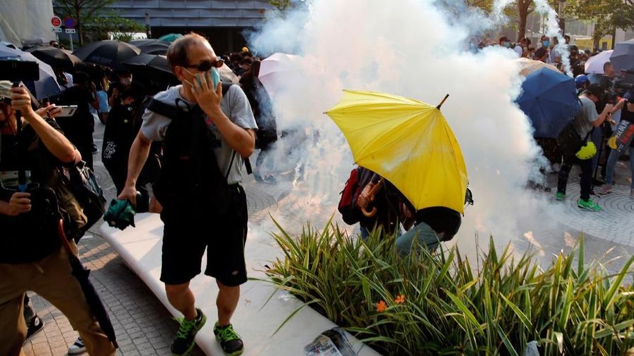 Pihak polisi berakhir bentrok dengan demonstran Hong Kong pada aksi protes yang memasuki minggu ke-21.