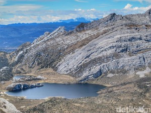 Gunung di Indonesia yang Masuk Daftar The Seven Summits
