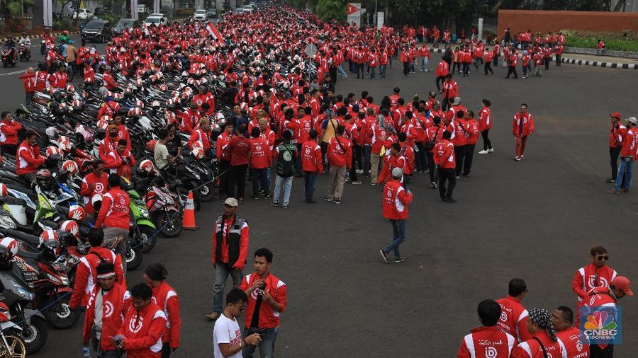 Atribut Bonceng berwarna merah dan putih. Bonceng juga menggunakan tagline 'Ini Dia yang Merah Putih'.