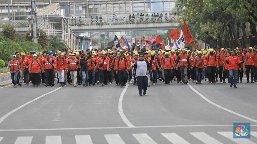 Gelombang demo buruh direncakan mulai berlangsung besok.