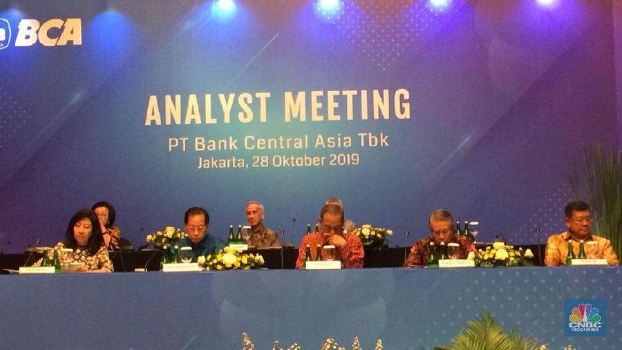 Manajemen PT Bank Central Asia Tbk (BBCA) menegaskan rencana pemecahan nilai nominal saham alias stock split masih dipertimbangkan.