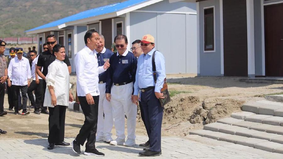 Jokowi mengapresiasi kecepatan pembangunan berikut kualitas perumahan, dan menginginkan agar hal ini menjadi contoh bagi inisiatif kemitraan penanganan bencana.