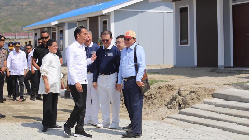 Jokowi mengapresiasi kecepatan pembangunan berikut kualitas perumahan, dan menginginkan agar hal ini menjadi contoh bagi inisiatif kemitraan penanganan bencana.