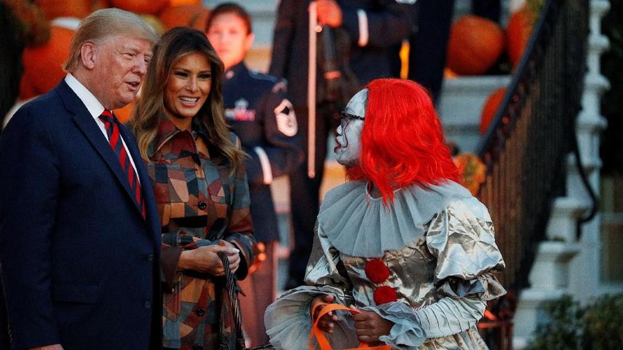 Meski dilanda isu pemakzulan pesta Halloween tetap meriah di Gedung Putih