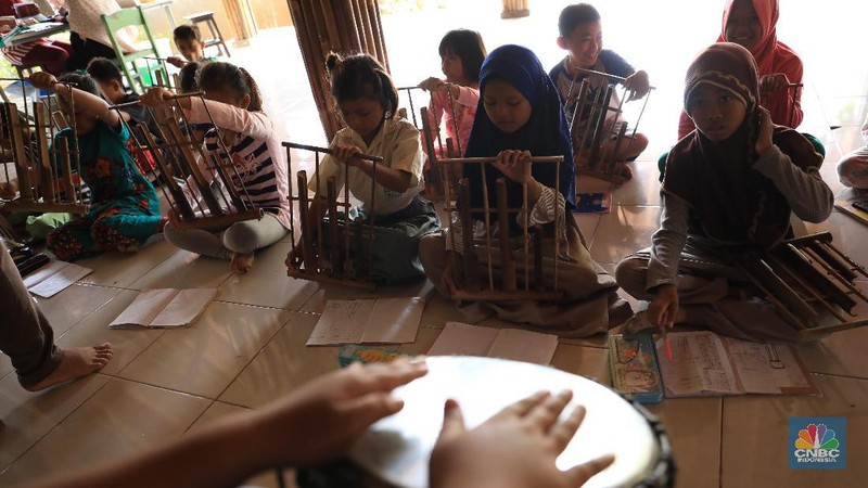 Sebanyak 90 siswa dari kelas 1 hingga kelas 9 bersekolah disini untuk menuntut ilmu. Selain itu siswa juga dibekali oleh kegiatan seni.