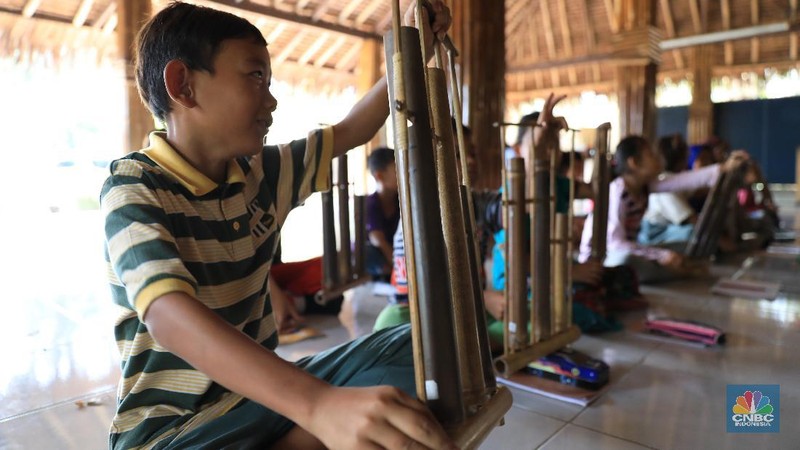 Sebanyak 90 siswa dari kelas 1 hingga kelas 9 bersekolah disini untuk menuntut ilmu. Selain itu siswa juga dibekali oleh kegiatan seni.