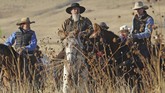 Perjalanan dimulai di Peternakan Fielding Garr, di mana bison dihalau melintasi pulau menuju dekat Teluk White Rock. (AP Photo/Rick Bowmer)