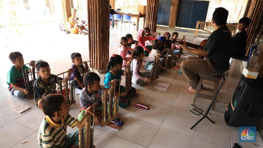 Sebanyak 90 siswa dari kelas 1 hingga kelas 9 bersekolah disini untuk menuntut ilmu. Selain itu siswa juga dibekali oleh kegiatan seni.