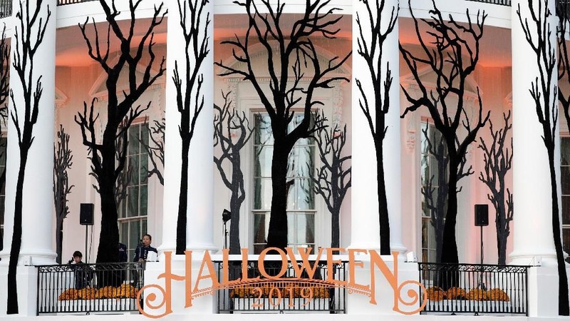 Meski dilanda isu pemakzulan pesta Halloween tetap meriah di Gedung Putih