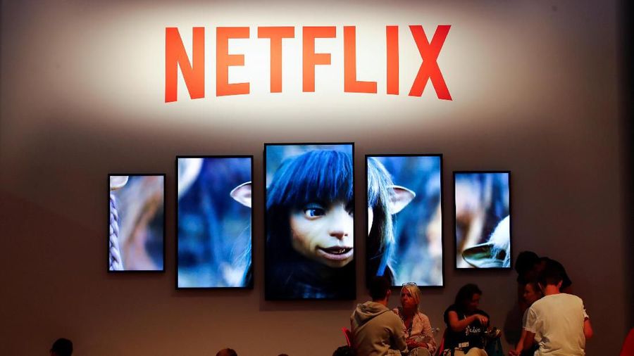 FILE PHOTO: Gamers and visitors at the booth of Netflix during Europe's leading digital games fair Gamescom, Cologne, Germany, August 21, 2019. REUTERS/Wolfgang Rattay/File Photo