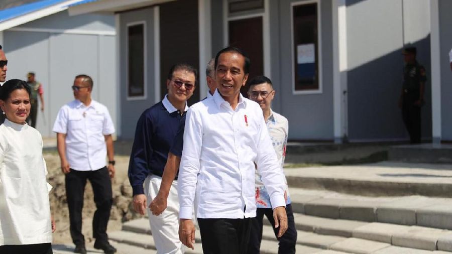 Jokowi mengapresiasi kecepatan pembangunan berikut kualitas perumahan, dan menginginkan agar hal ini menjadi contoh bagi inisiatif kemitraan penanganan bencana.