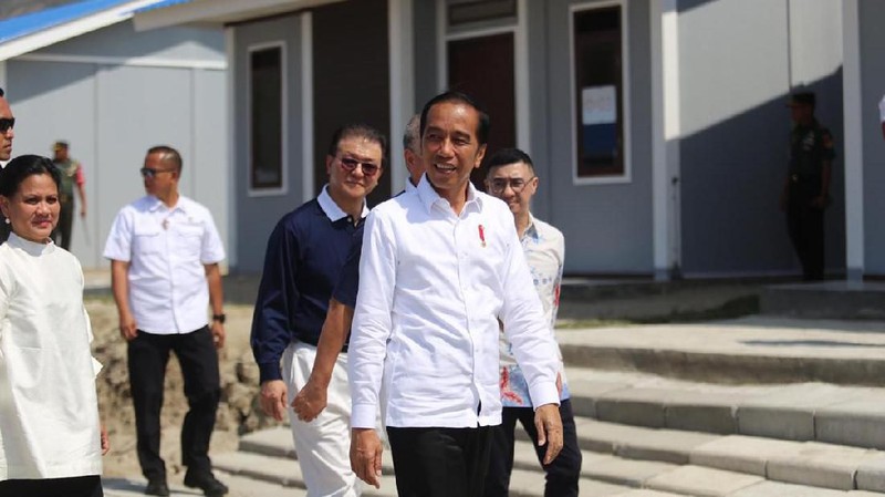 Jokowi mengapresiasi kecepatan pembangunan berikut kualitas perumahan, dan menginginkan agar hal ini menjadi contoh bagi inisiatif kemitraan penanganan bencana.