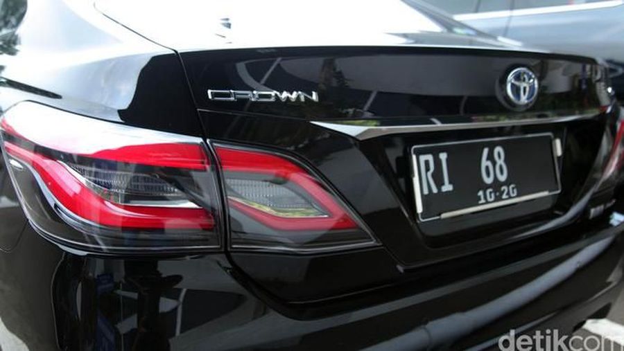 Pemerintah memilih Toyota Crown 2.5 HV G-Executive sebagai mobil baru untuk para pejabat.