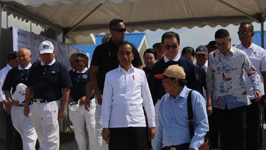 Jokowi mengapresiasi kecepatan pembangunan berikut kualitas perumahan, dan menginginkan agar hal ini menjadi contoh bagi inisiatif kemitraan penanganan bencana.