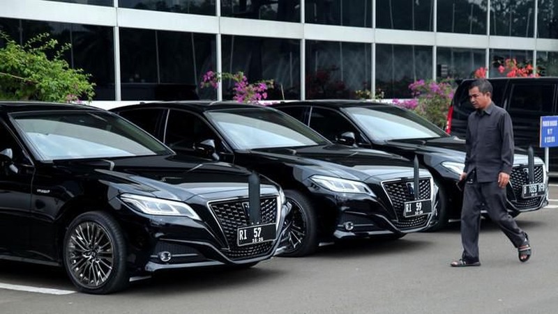 Pemerintah memilih Toyota Crown 2.5 HV G-Executive sebagai mobil baru untuk para pejabat.