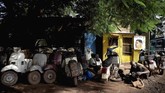 Piaggio, produsen Vespa, telah menjual setidaknya 19 juta unit di seluruh dunia sejak 1946. Tidak ada satupun dealer Vespa pernah berdiri di Mali namun keberadaannya diprediksi berasal dari negara-negara tetangga. (MICHELE CATTANI / AFP)
