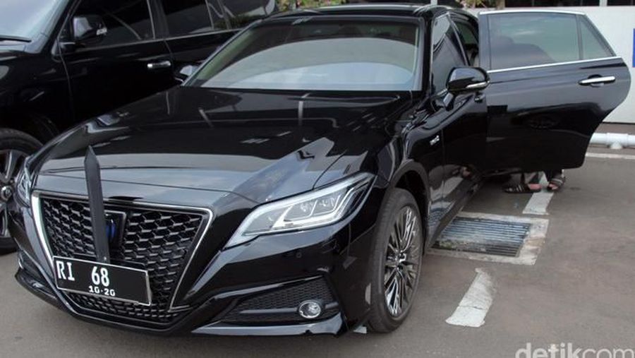Pemerintah memilih Toyota Crown 2.5 HV G-Executive sebagai mobil baru untuk para pejabat.