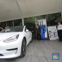 Kurangi Impor BBM, RI Targetkan 2 Juta Mobil Listrik di 2030