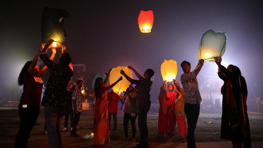 India memperingati perayaan Diwali pada Minggu (27/10/2019)