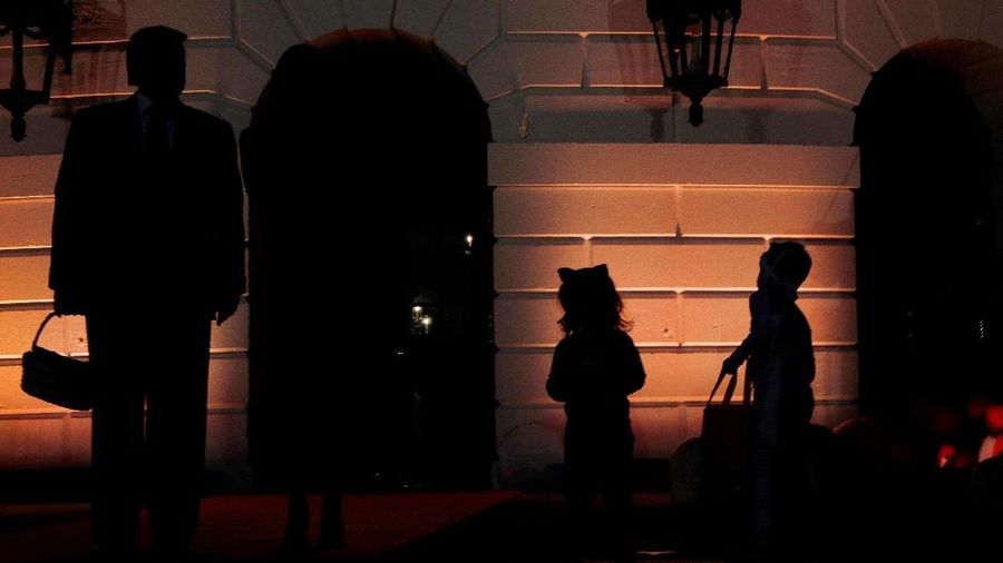 Presiden Amerika Serikat Donald Trump mengaku tak segan menaikkan tarifke negara yang