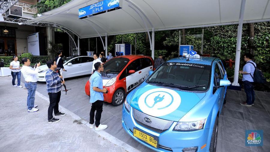 PLN bangun SPKLU (Stasiun Pengisian Kendaraan Listrik Umum) yang bisa isi daya cuma 20 menit di Gambir, Jakarta@