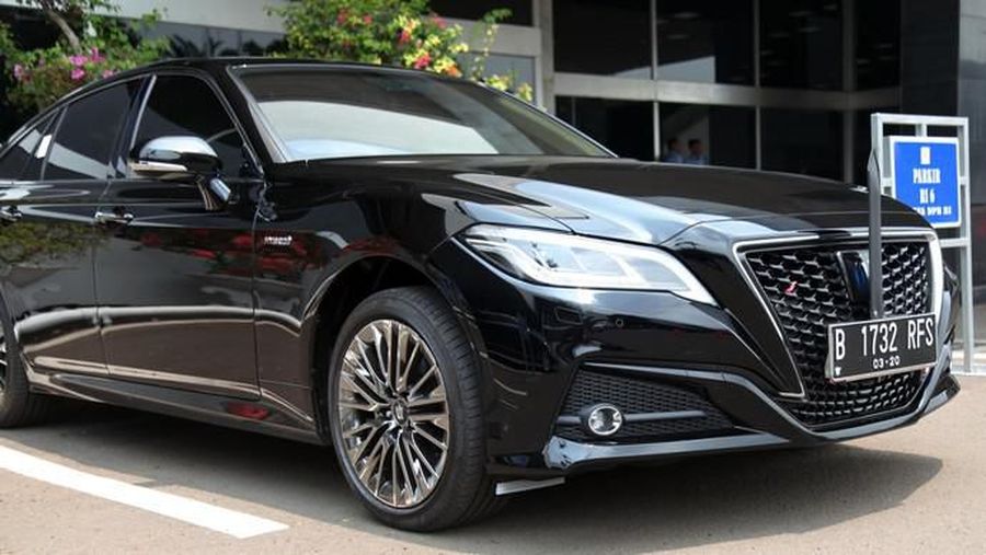 Pemerintah memilih Toyota Crown 2.5 HV G-Executive sebagai mobil baru untuk para pejabat.