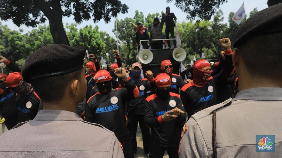 Buruh menolak kenaikan UMP 2020 sebesar 8,51% jelang pengumuman dan penetapan Upah Minimum Provinsi (UMP) serempak oleh para gubernur pada 1 November 2019.