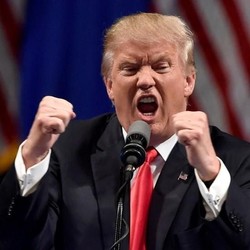 Kontradiktif! Trump Ogah Batalkan Tarif Barang China
