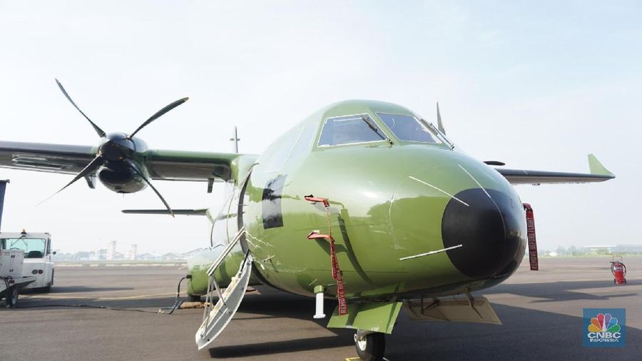 PT Dirgantara Indonesia ekspor satu pesawat  tipe CN235-220 Military Transport ke Nepal untuk Nepalese Army. (CNBC Indonesia/Rahajeng Kusumo Hastuti)