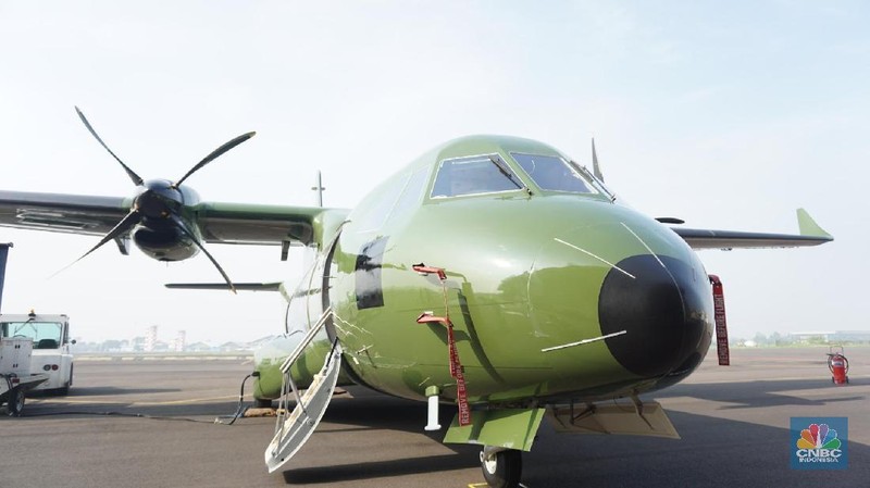 PT Dirgantara Indonesia ekspor satu pesawat  tipe CN235-220 Military Transport ke Nepal untuk Nepalese Army. (CNBC Indonesia/Rahajeng Kusumo Hastuti)