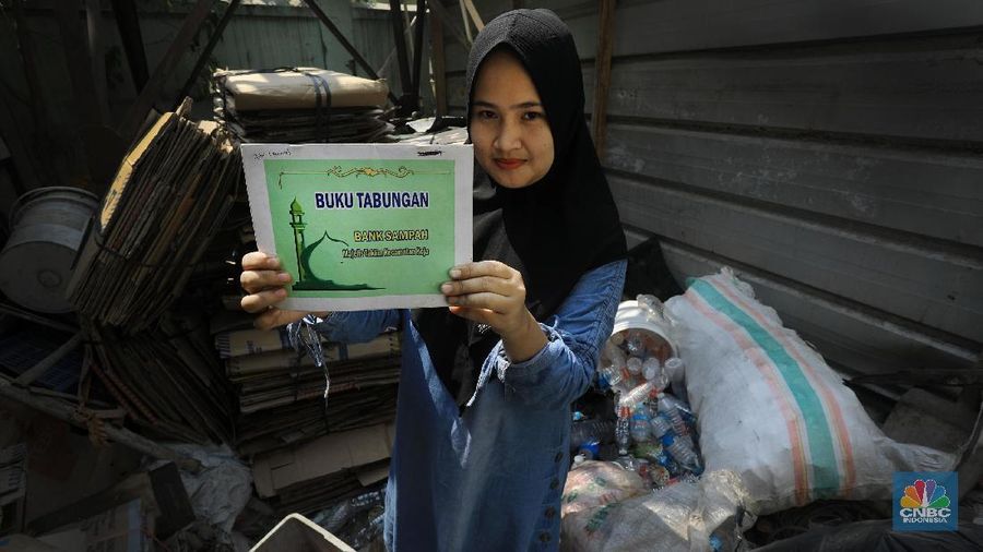 Program bank sampah ini tak hanya memberi keuntungan tapi juga melatih kesadaran masyarakat untuk tidak membuang sampah sembarangan.