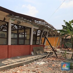 Jokowi Minta Pusat-Daerah 'Keroyokan' Perbaiki Sekolah Rusak