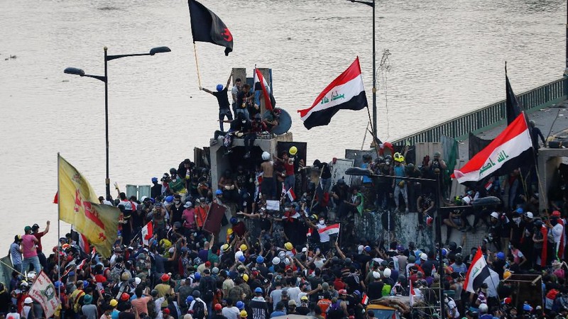 Aksi protes menyeruak di Irak. Masyarakat tidak puas dengan pemerintahan dan reformasi kebijakan yang dilakukan.