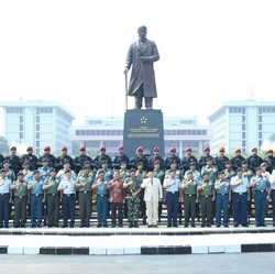 Prajurit TNI Putuskan Pensiun, Lalu Jadi Tukang Ayam-Jual Kaus Singlet