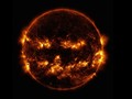 Jelang Halloween, NASA Bagikan Foto Matahari Menyeramkan