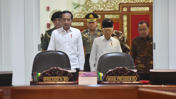 Presiden dan Wakil Presiden RI, Joko Widodo dan Ma'ruf Amin memimpin rapat terbatas (Biro Pers Sekretariat Presiden/Lukas) Presiden dan Wakil Presiden RI, Joko Widodo dan Ma'ruf Amin memimpin rapat terbatas (Biro Pers Sekretariat Presiden/Lukas)