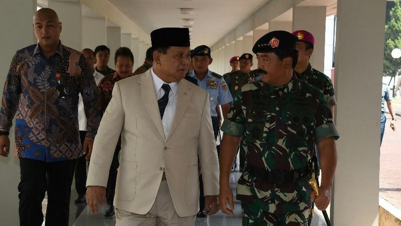Prabowo melakukan kunjungan ke Mabes TNI untuk mengecek seluruh program dan kekuatan alutsista yang ada.