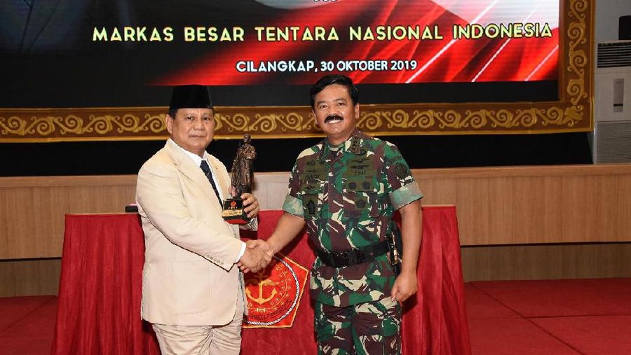 Prabowo melakukan kunjungan ke Mabes TNI untuk mengecek seluruh program dan kekuatan alutsista yang ada.
