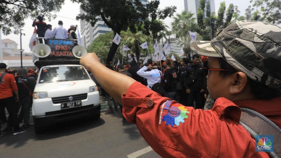Buruh menolak kenaikan UMP 2020 sebesar 8,51% jelang pengumuman dan penetapan Upah Minimum Provinsi (UMP) serempak oleh para gubernur pada 1 November 2019.